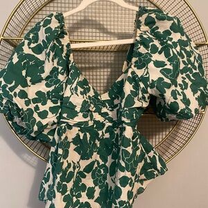 Super cute puff sleeve top with open back tie top size M